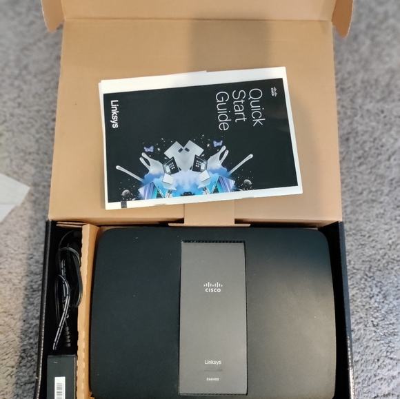 Linksys EA6400 AC1600 Dual-Band Smart WiFi Router - Picture 2 of 3